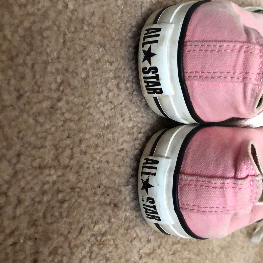 Pink converse - Picture 2 of 2